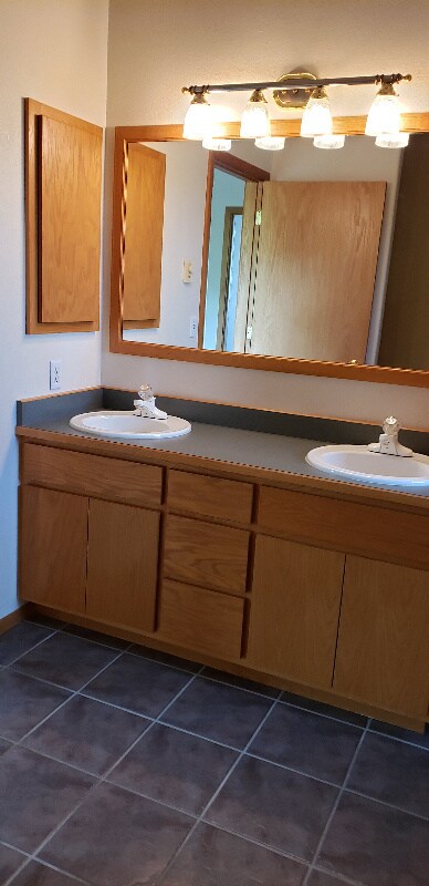 Building Photo - 39405 Overlook Dr