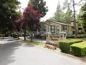 Building Photo - 550 Del Verde Cir
