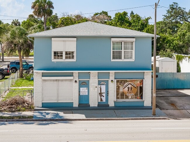 Building Photo - 1008 E Strawbridge Ave