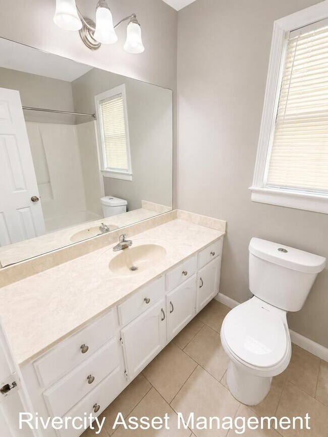 Building Photo - A Must-See GEM!!!!!! Fully renovated, fenced in yard & Pets Welcomed!!!!!!!