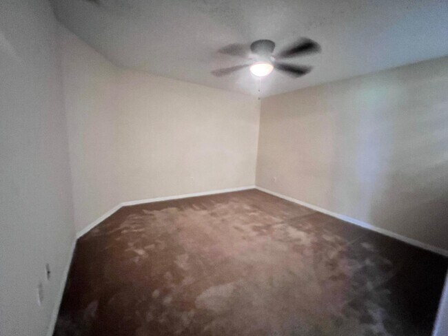 Building Photo - 1209 SW Idol Ave