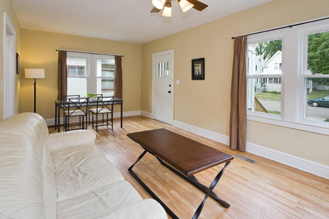 Building Photo - Charming 3-Bed Home in Southeast Minneapolis!