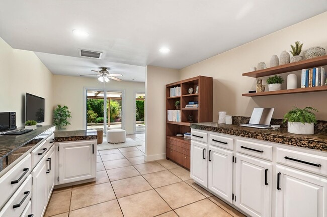 Building Photo - 51550 Avenida Mendoza