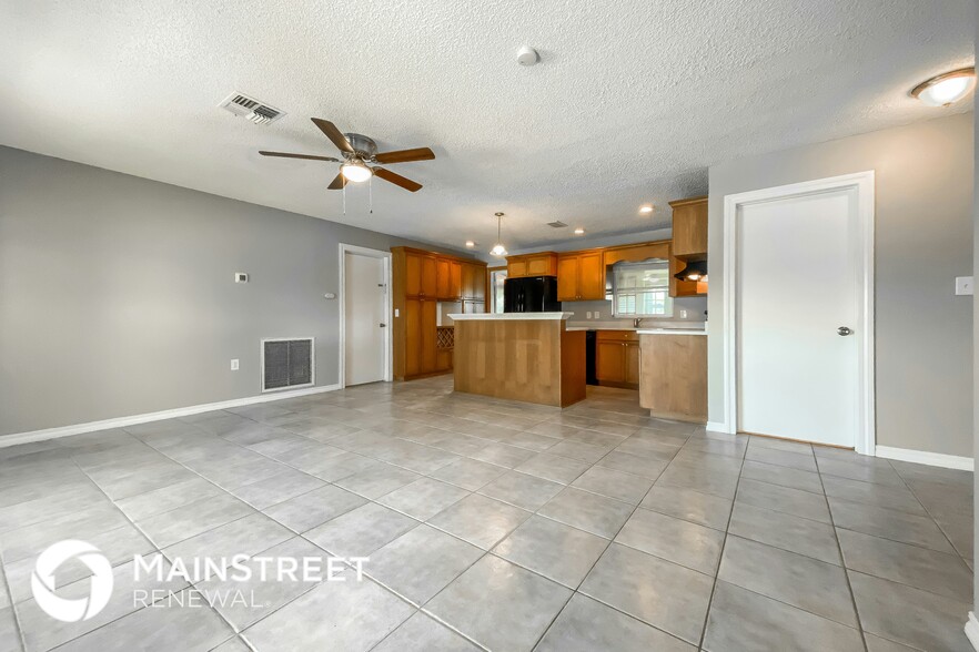 Building Photo - 1028 Mandarin Dr