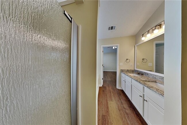 Building Photo - 3165 Bellestone Ct