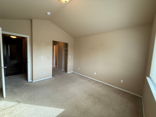 Building Photo - 2 Bed/1.5 Bath Townhome Near the Old Mill