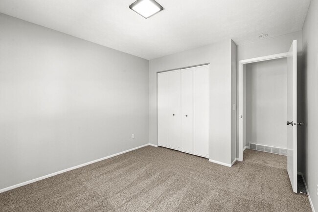 Building Photo - Stylish 3-Bed, 2-Bath Renovated Home with Granite Counters, 2-Car Garage & Large Fenced Yard in O...