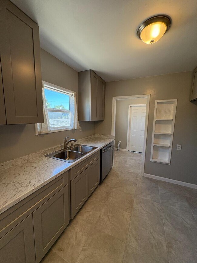 Building Photo - 8132 Tapia Via Dr