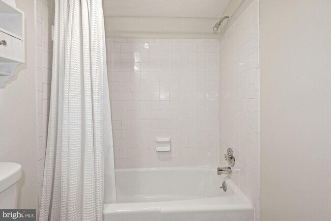 Building Photo - 7640 Provincial Dr