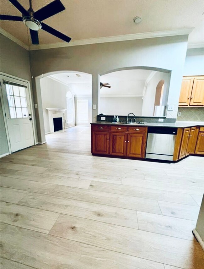 Building Photo - 13607 Mansor Dr