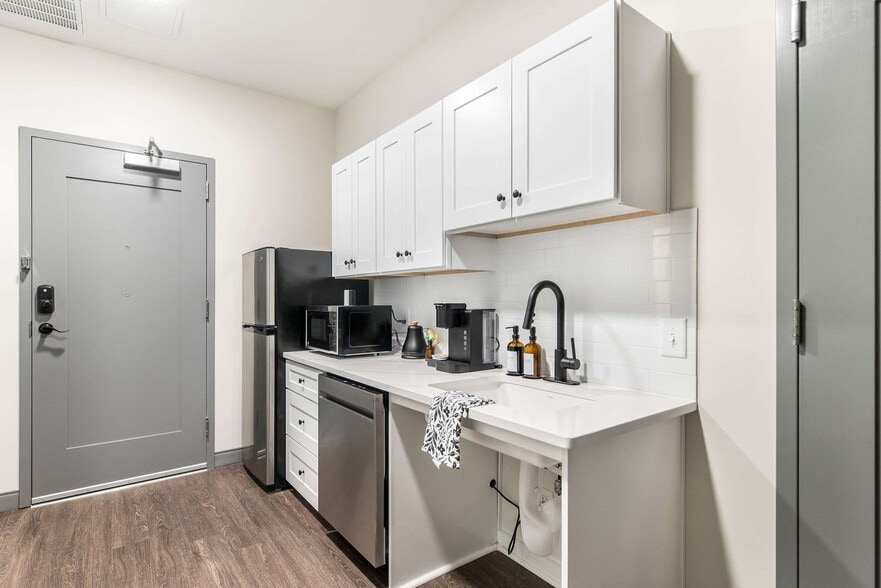 Building Photo - 781 Spring St