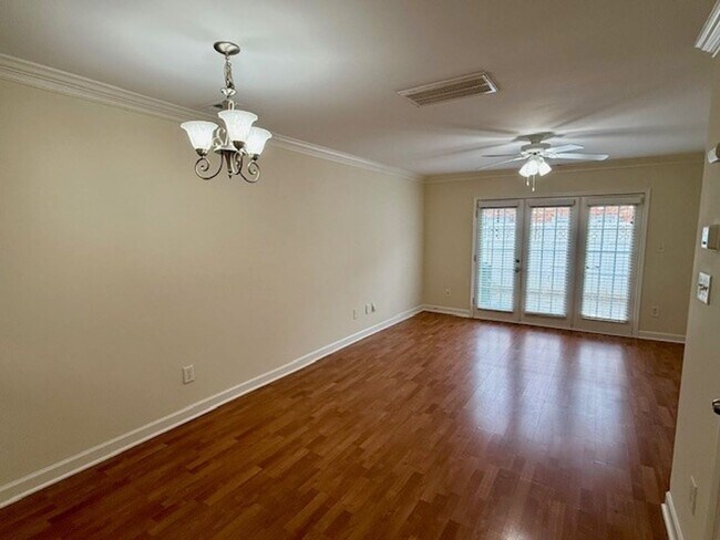 Building Photo - 1348 Green Oaks Ln