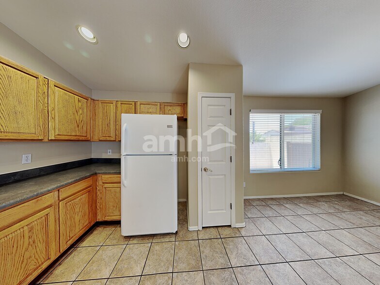 Building Photo - 10181 E Desert Paradise Pl