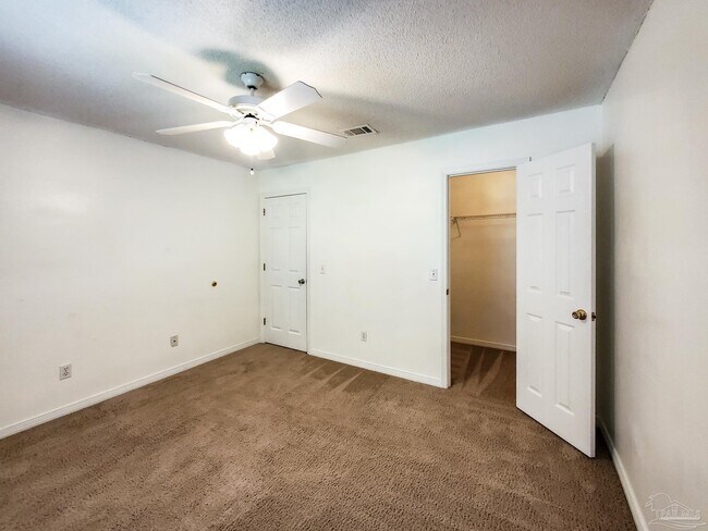 Building Photo - 412 Bay Oaks Dr