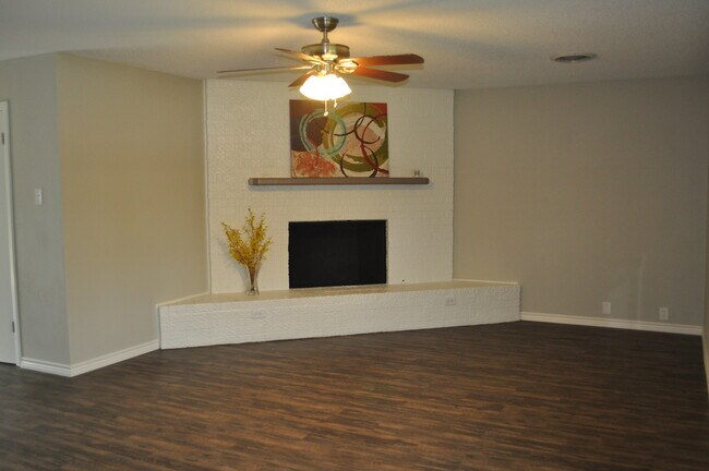 Building Photo - 817 Mulkey Ln