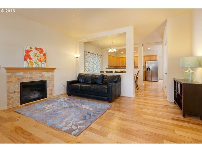 Building Photo - 345 NE 105th Ave