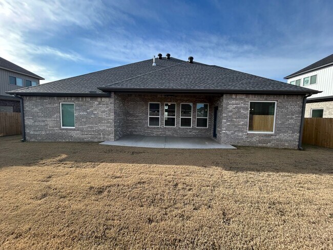 Building Photo - Beautiful Modern Home in Pea Ridge!
