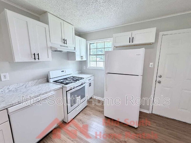 Building Photo - 4011 Double Tree St