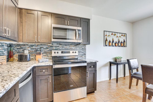 Building Photo - 6805 E 2nd St