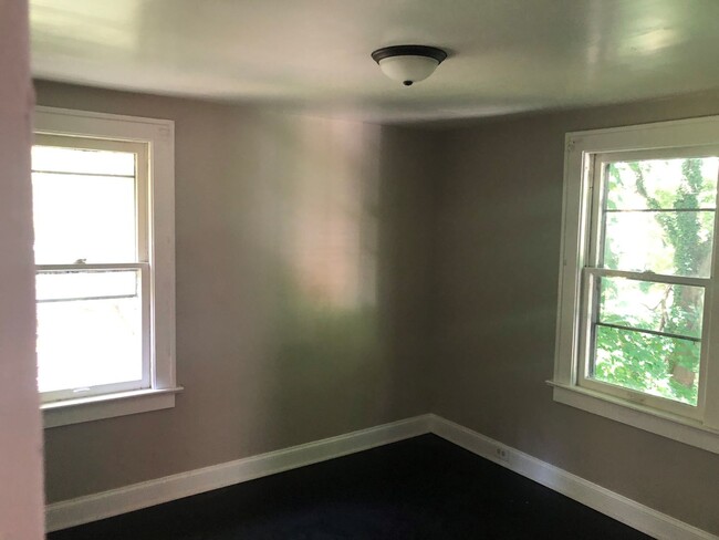 Building Photo - Spacious 4-Bedroom Home for Lease in Akron