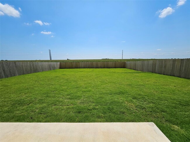 Building Photo - 400 Camargue Dr