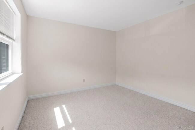 Building Photo - 113 Leeward Ln