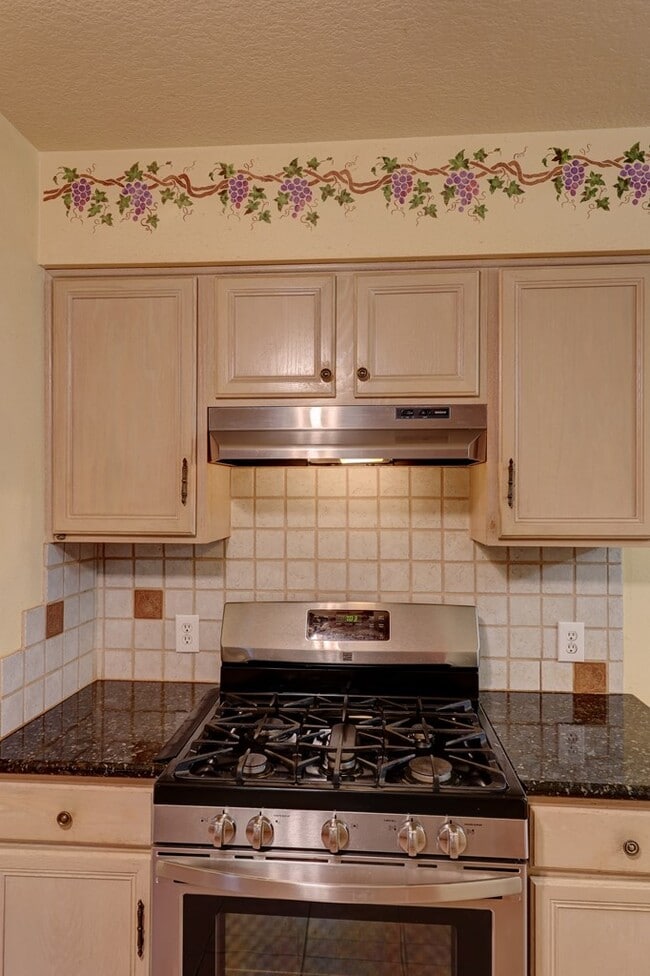 Building Photo - 115 Chaparral Pl W