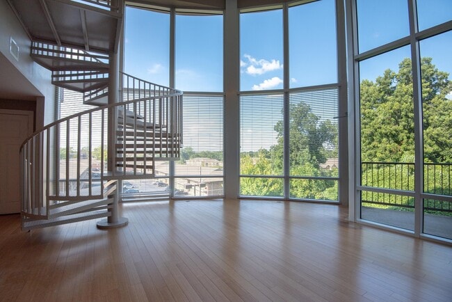 Building Photo - 2 Story Luxury Loft