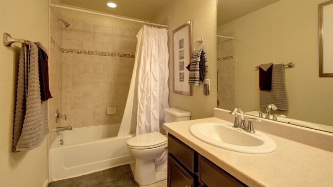 Building Photo - 5 Bedroom Ranch Home on North End