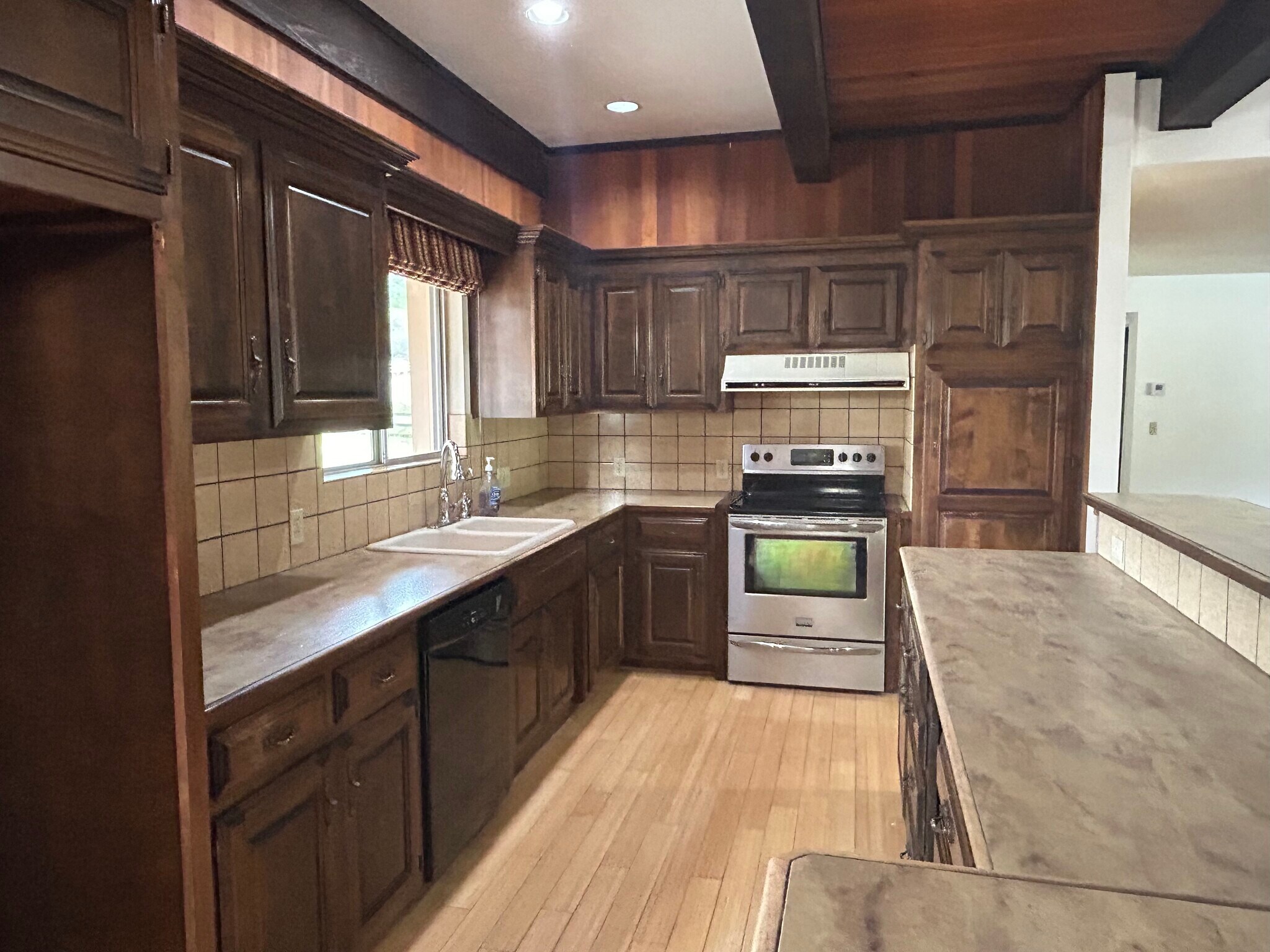 Kitchen - 16280 Cattle Dr