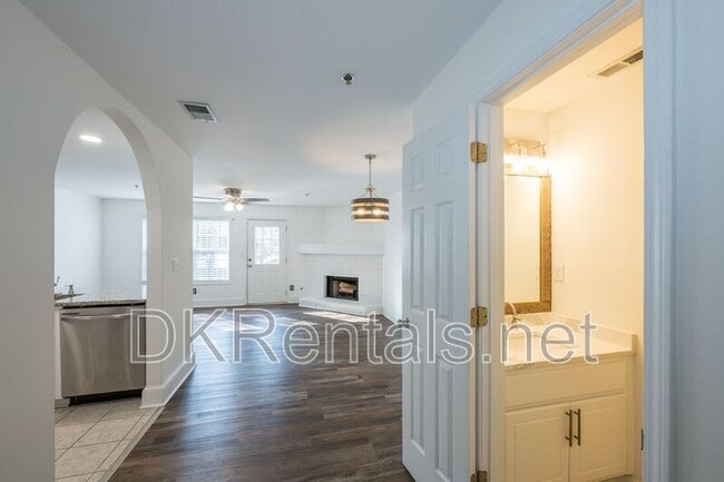 Building Photo - 215 Morris Ln