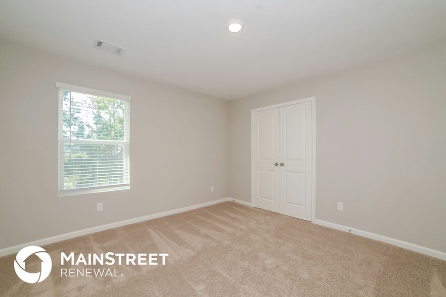 Building Photo - 521 Firethorn Ct