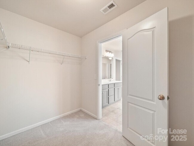 Building Photo - 1067 Winnett Dr