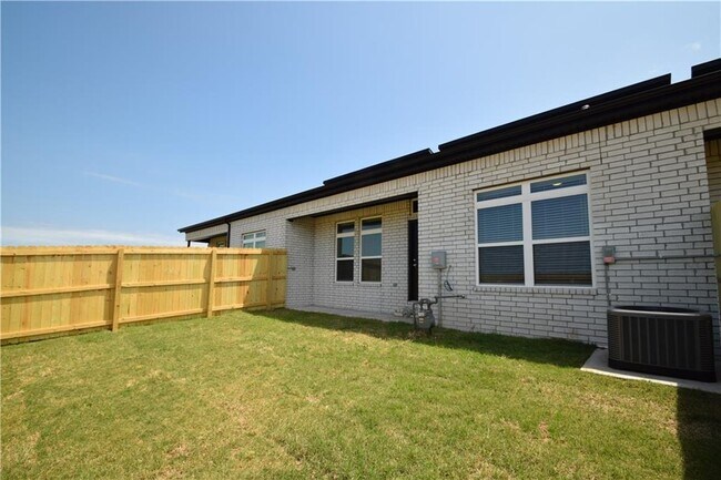 Building Photo - 481 Amethyst Rd