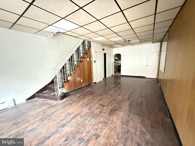 Building Photo - 2046 S Beechwood St