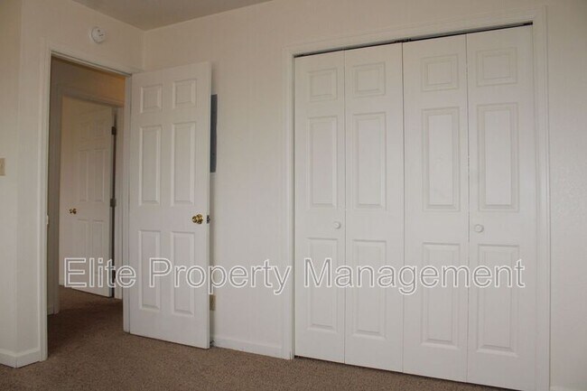 Building Photo - 212 W Palmer Lake Dr