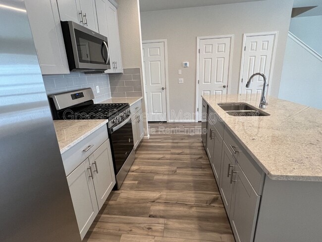 Building Photo - 12232 Creamery St