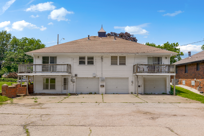 Building Photo - 4421 Sterling Ave