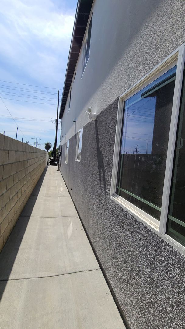 Building Photo - ROW (916)