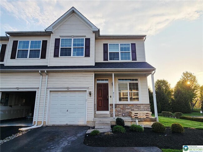 Building Photo - 937 King Way