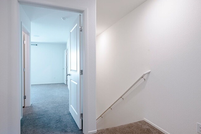 Building Photo - 444 Moonlight Cove Dr