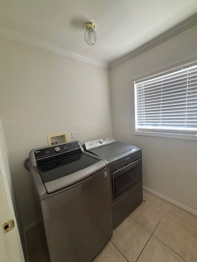 Building Photo - Newly Renovated 2 Bedroom Home in Mountain...