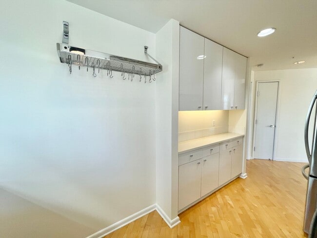 Building Photo - Panoramic City View 2Br/2BA Waterfront SF ...