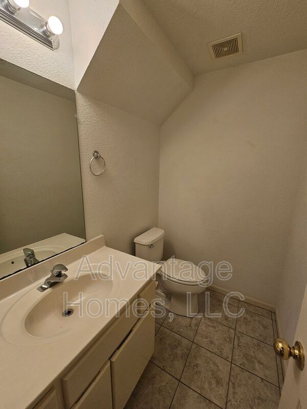 Building Photo - 801 Johnson Cir