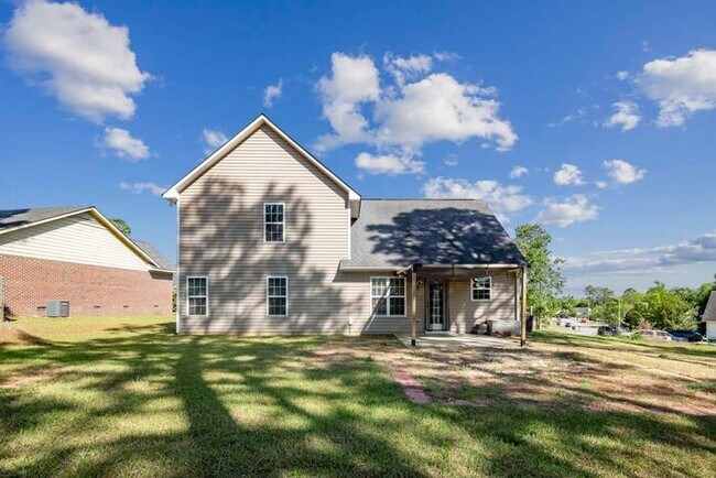 Building Photo - 4 Bedroom 2.5 Bath Home