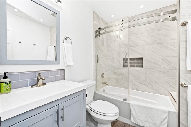 Building Photo - 236 S Grandview Ave