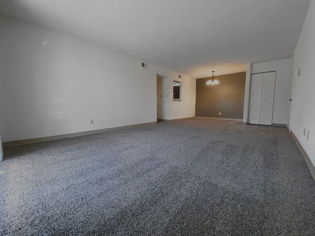 Building Photo - Evansville, Indiana*** 2 Bed 1 Bath $1079....
