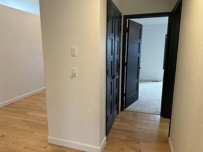 Building Photo - 4 Lois Ln