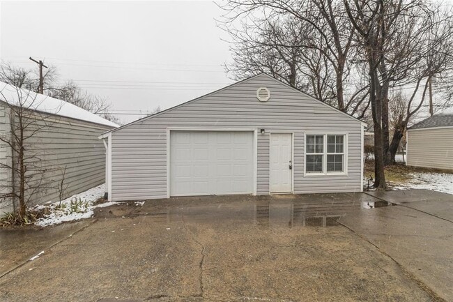 Building Photo - 2321 NW 33rd St