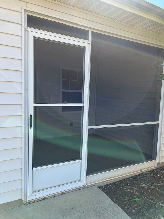 Building Photo - 162 Springwood Ln